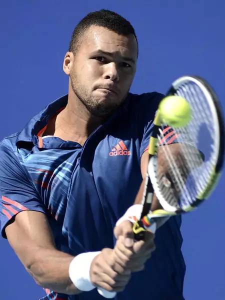  里昂核心受伤离场，主帅赛后直言担忧  