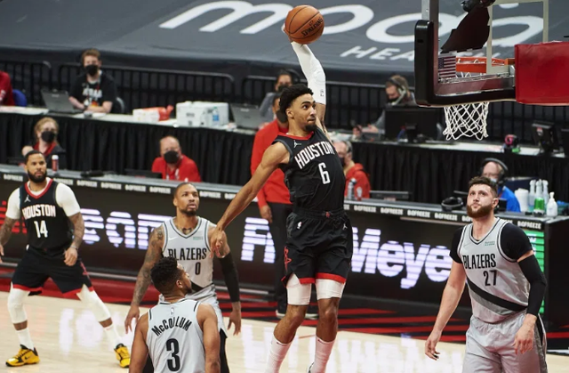  都灵中场核心伤愈复出即献关键助攻  